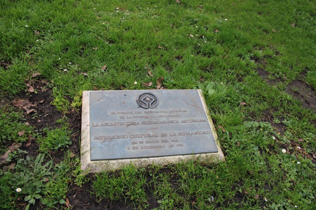 ICOMOS plaque at San Julián de los Prados