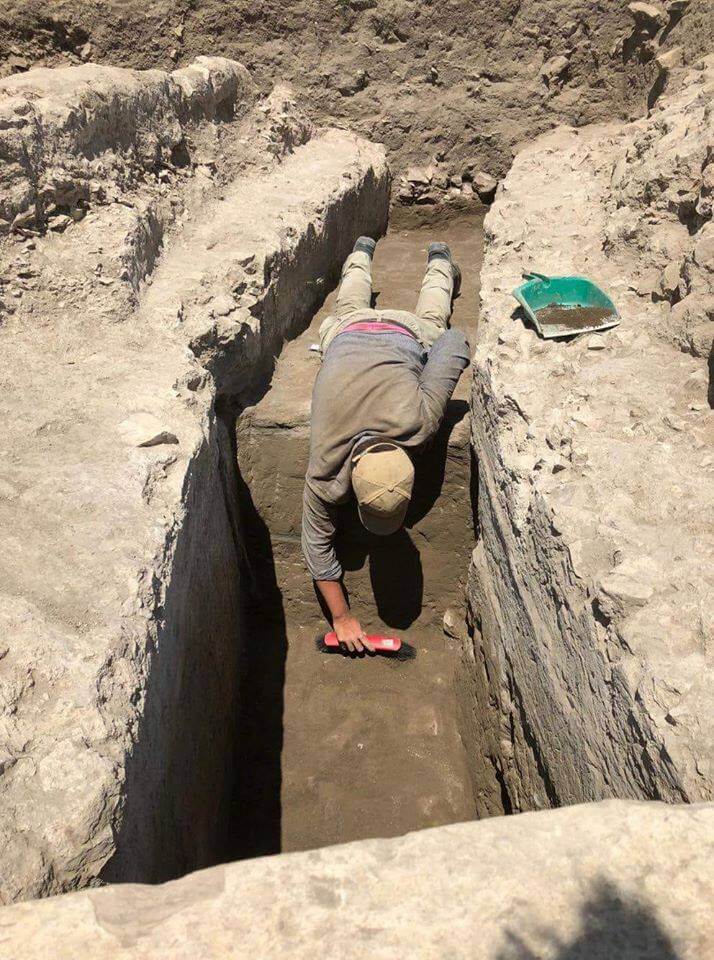 Eoin Byrne excavating