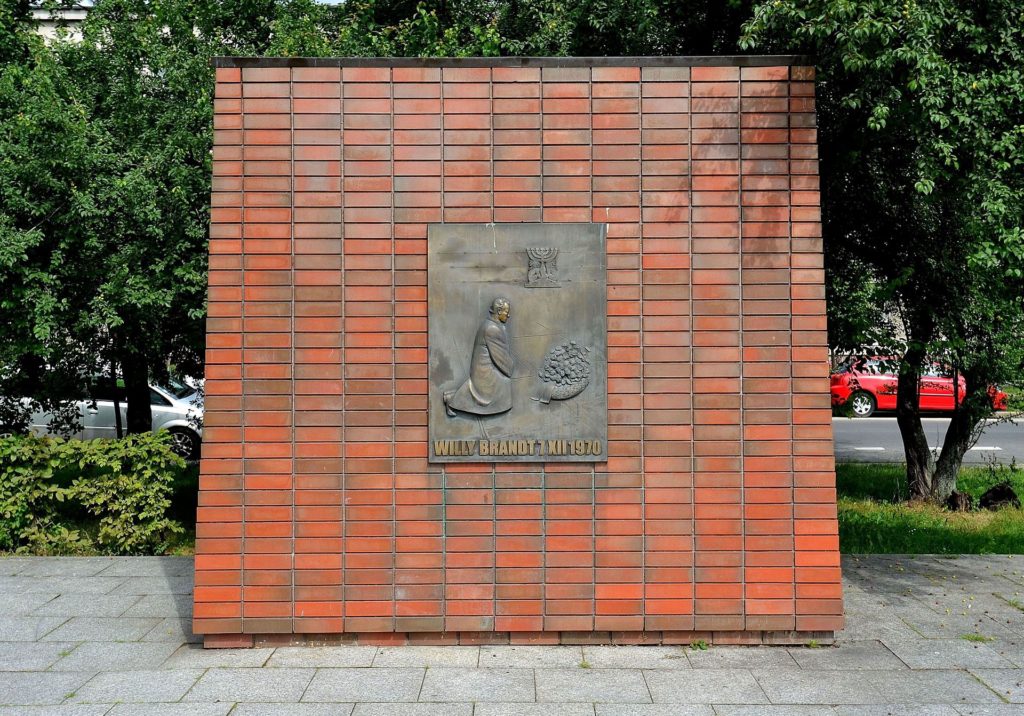 Monument to the Warsaw "Kniefall"