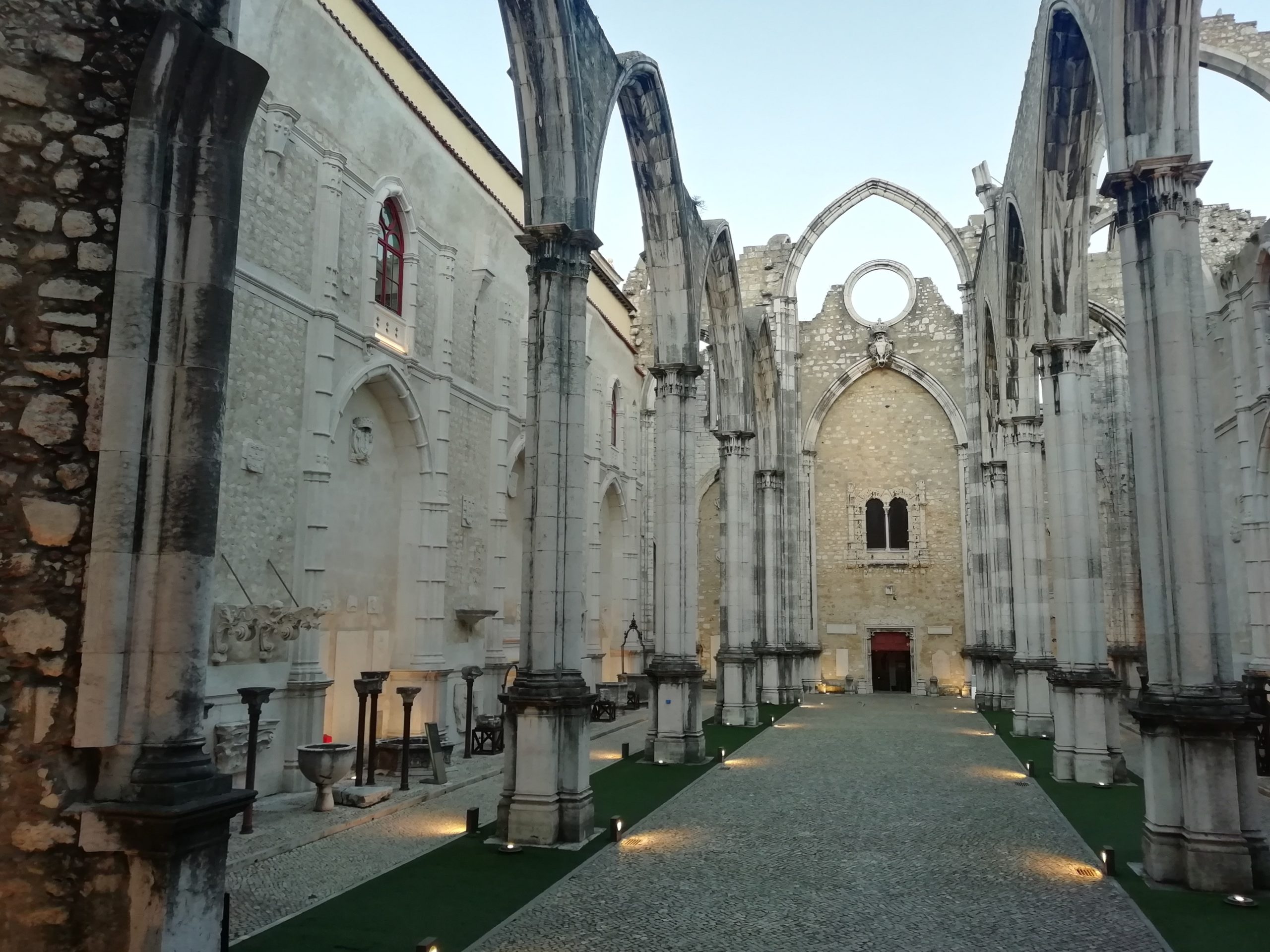 Convento do Carmo: A Roofless Survivor