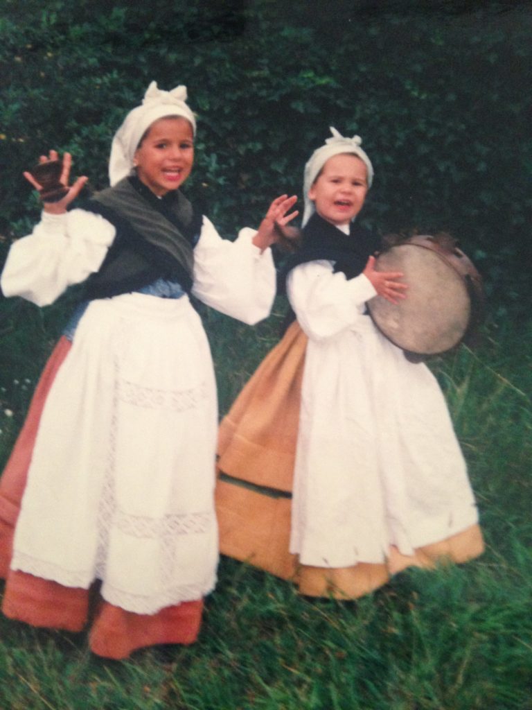 Children with Asturian costumes