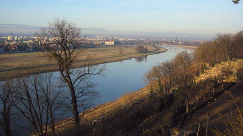 The image shows the physical extent of Elbe Valley and its natural components.