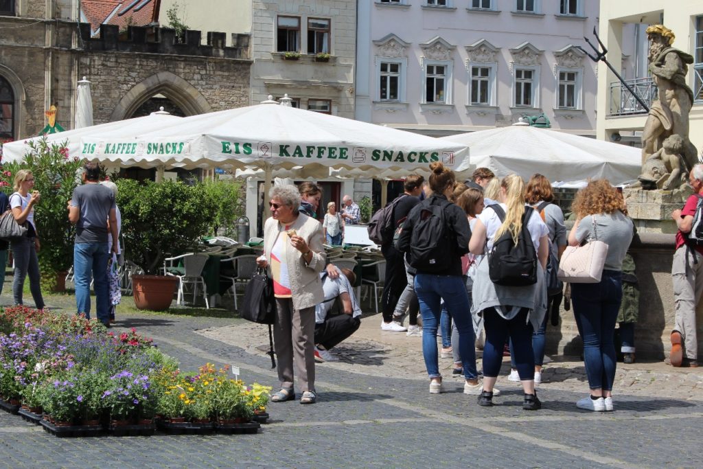 Weimar: different generations, same meeting point – the main square