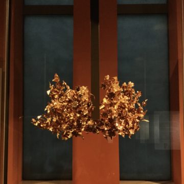 The gold myrtle wreath