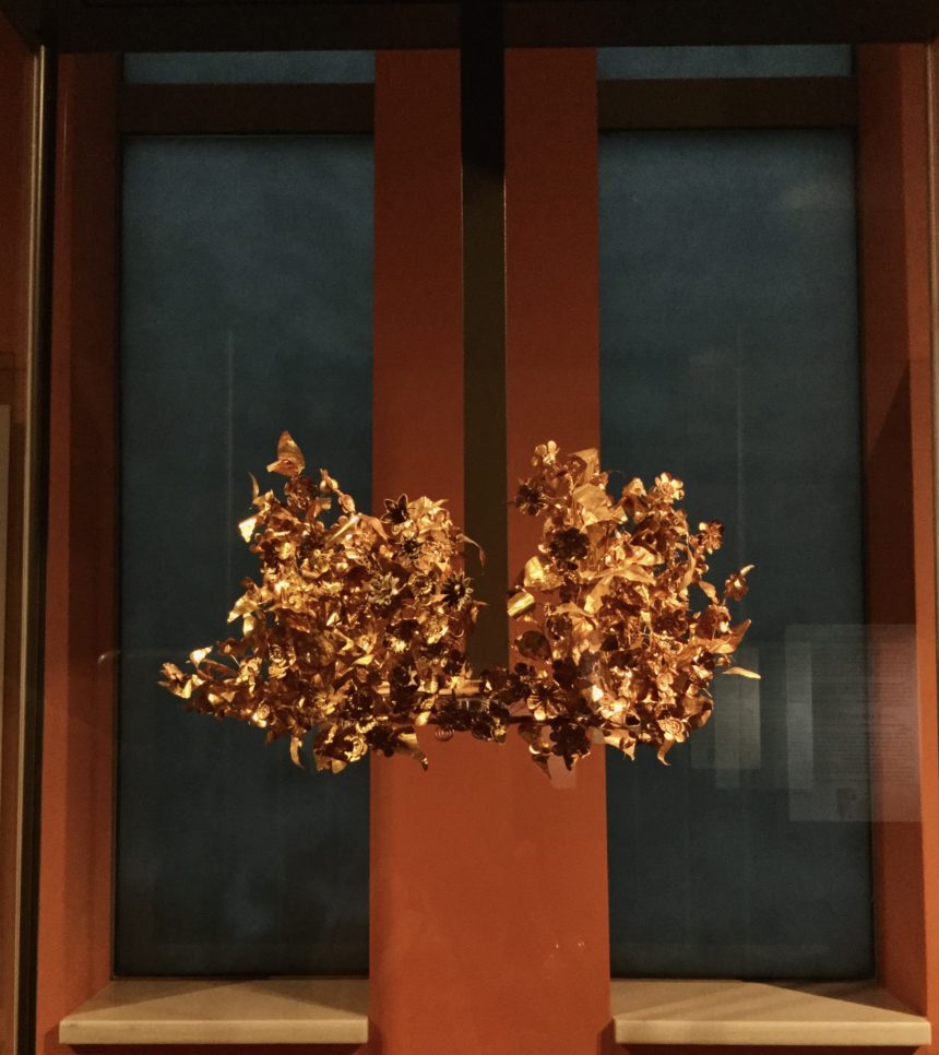 The gold myrtle wreath