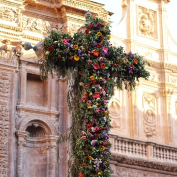 Standing cross with flowers