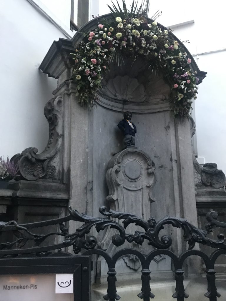 Manneken Pis dressed up on the fountain